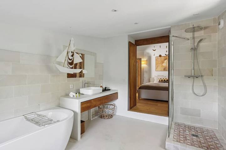 Location de vacances pour 10 personnes, avec balcon et jardin, animaux acceptés à Saint-Marc-Jaumegarde