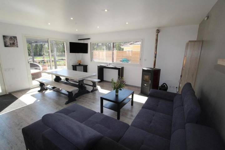 Location de vacances pour 14 personnes, avec jardin ainsi que vue et piscine, animaux acceptés à Berrias-et-Casteljau - 3