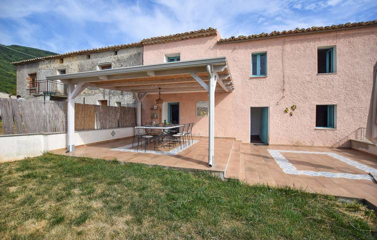 Apartment am Meer mit TV, Parkplatz, Terrasse und Küche - 1,5 km zur Küste in Longobardi, Tyrrhenische Küste Kalabrien