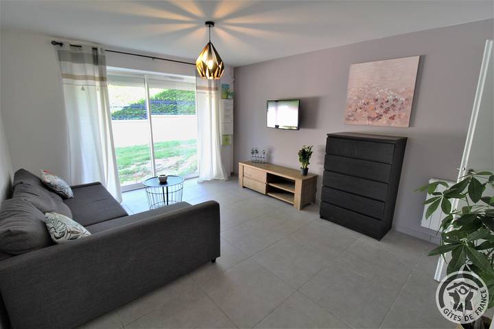 Gîte pour 4 personnes, avec Terrasse et Jardin à Chaponnay