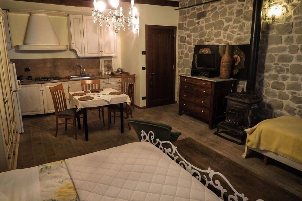 Casa di Campagna a Forcella con 2 camere da letto e 5 posti letto in Roccafluvione, Parco nazionale dei Monti Sibillini