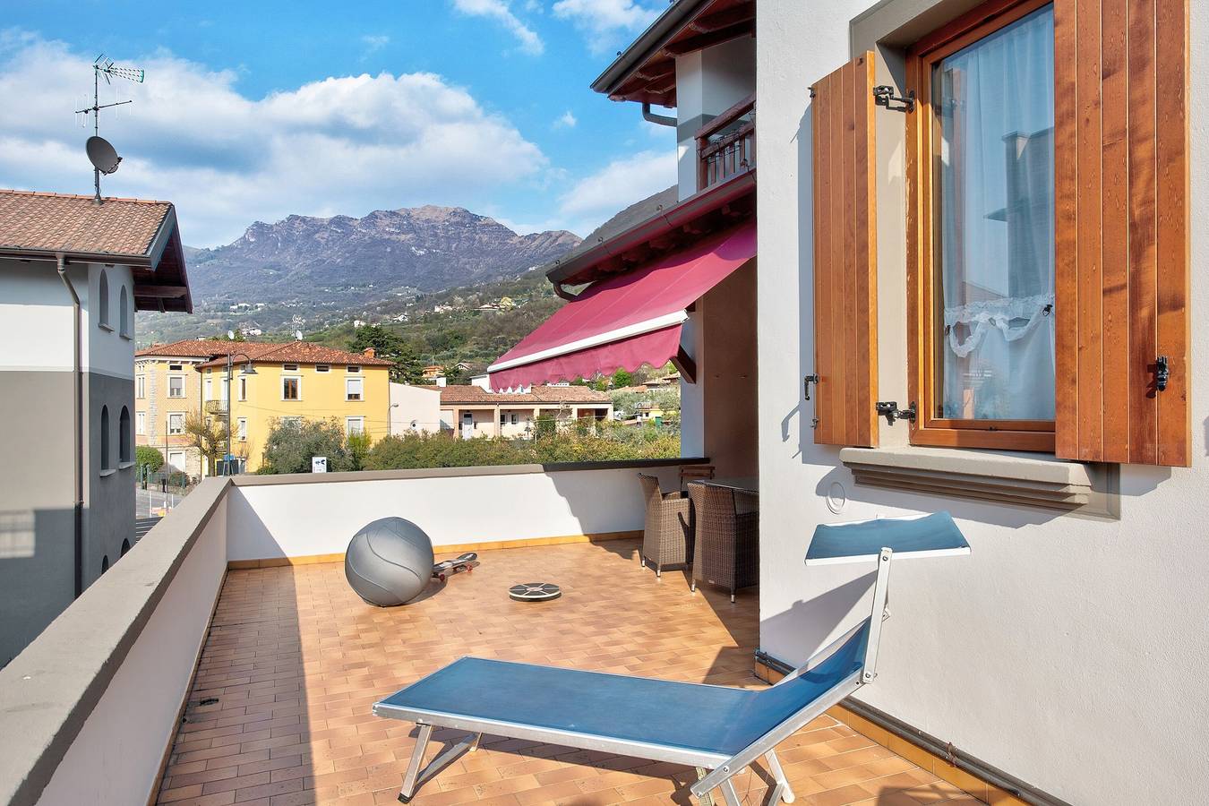 Holiday Home 'Wakesurfhouse 2' with Lake View, Private Terrace and Wi-Fi in Sulzano, Lake Iseo
