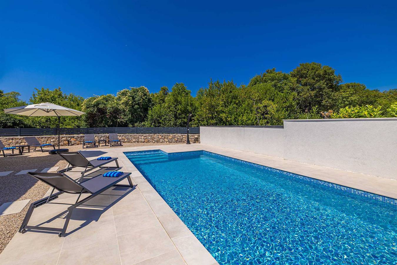 Entire apartment, Holiday house Sara with private pool in Kras, Krk