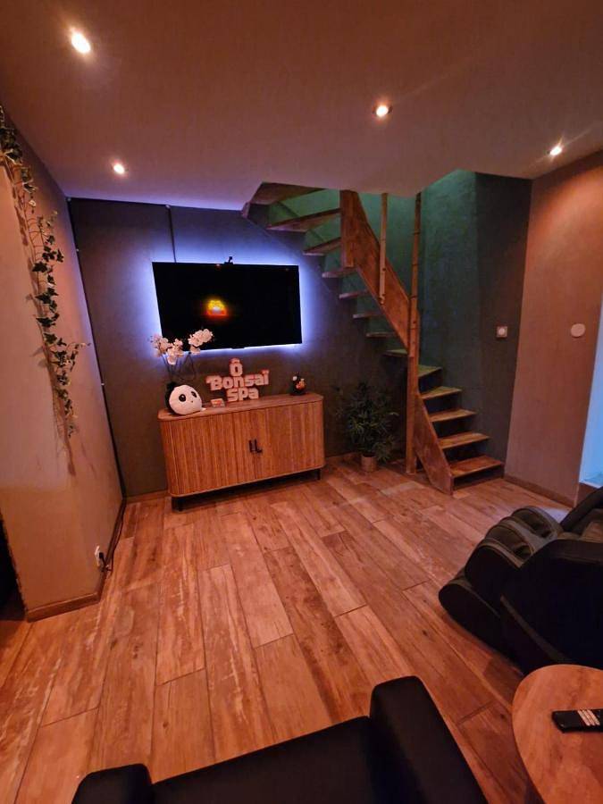 Location de vacances pour 2 personnes, avec jacuzzi et piscine à Calais - 4