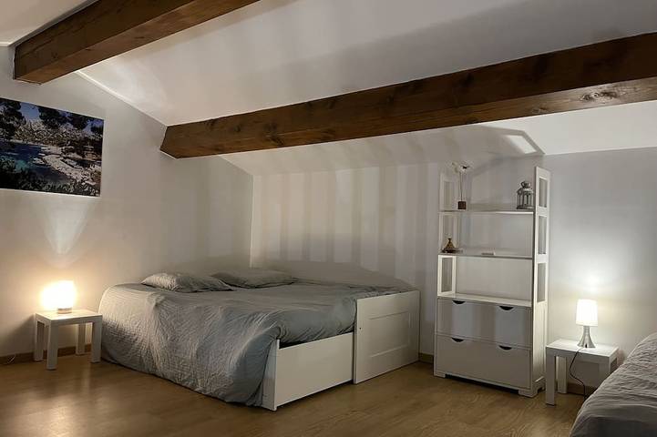 Location de vacances pour 7 personnes, avec jacuzzi et piscine ainsi que jardin et balcon à Ceyreste - 3