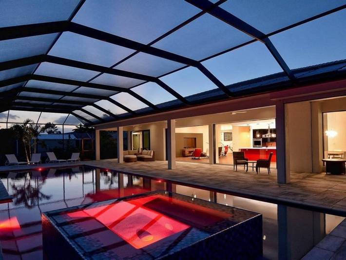 Vacation home for 8 people, with yard and pool in Cape Coral