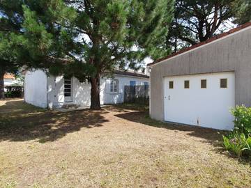 Location de vacances pour 4 personnes, avec terrasse dans Plage des Chardons