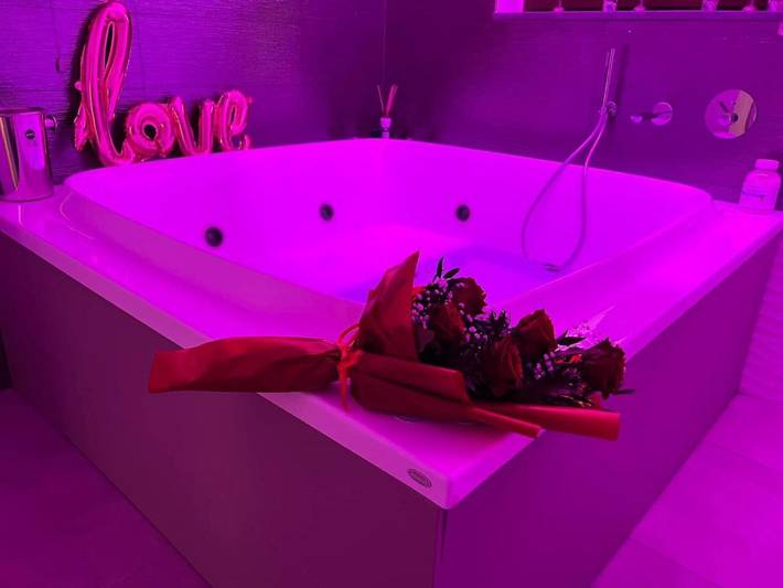 Location de vacances pour 2 personnes, avec terrasse ainsi que jardin et jacuzzi, animaux acceptés à Villapiana - 3