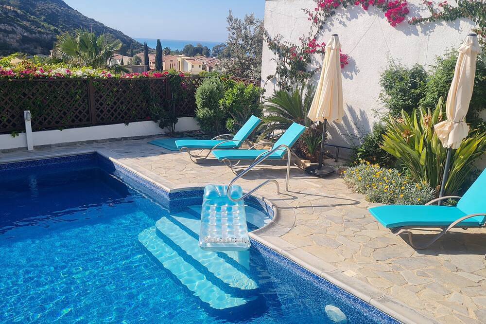Luxusvilla mit privatem Pool und herrlichem Meerblick in Πισσούρι, Südzypern