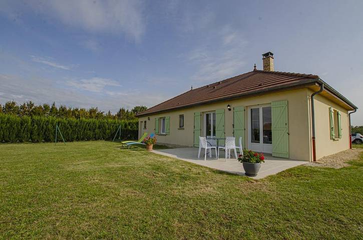 Gîte pour 6 personnes, avec Terrasse ainsi que Jardin et Vue à Thieffrain