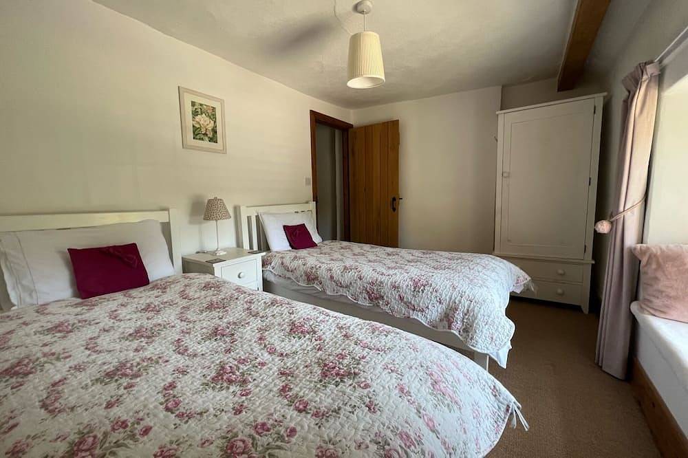 Superbly appointed, Cosy cottage in the heart of the Derbyshire Peak District in Ashford in the Water, Derbyshire