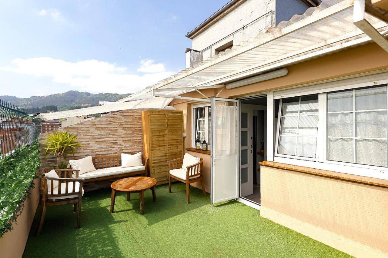 Apartamento entero, Ático Fdez Vega con terraza y vistas in Oviedo, Cordillera Cantábrica
