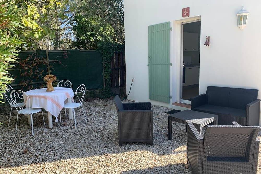 Mazet Camarguais in Saintes-Maries-de-la-Mer, Arles region