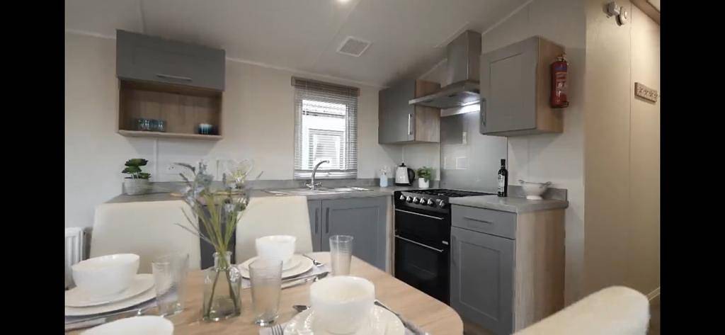3 Bed Caravan - Sleeps 6 - Parking - Wifi in Mersea Island, Colchester