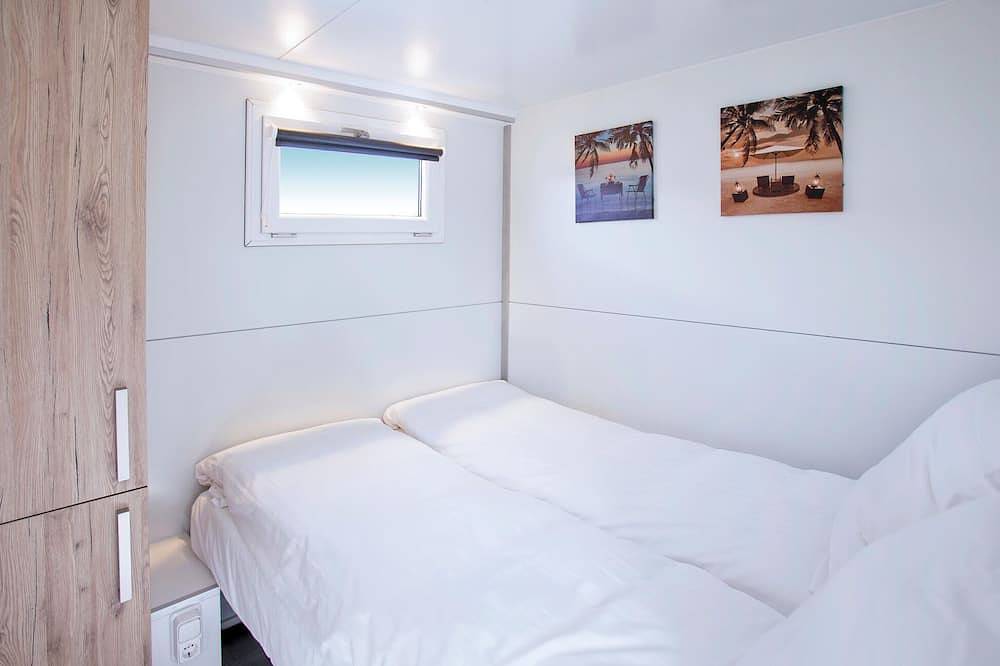 Tolles Schiff in Almere mit Seeblick in Holländische Küste