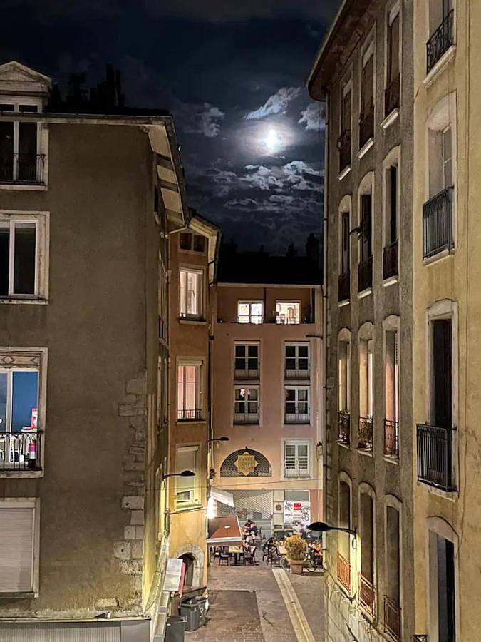 Double Room with Private Bathroom in Grenoble, Isère