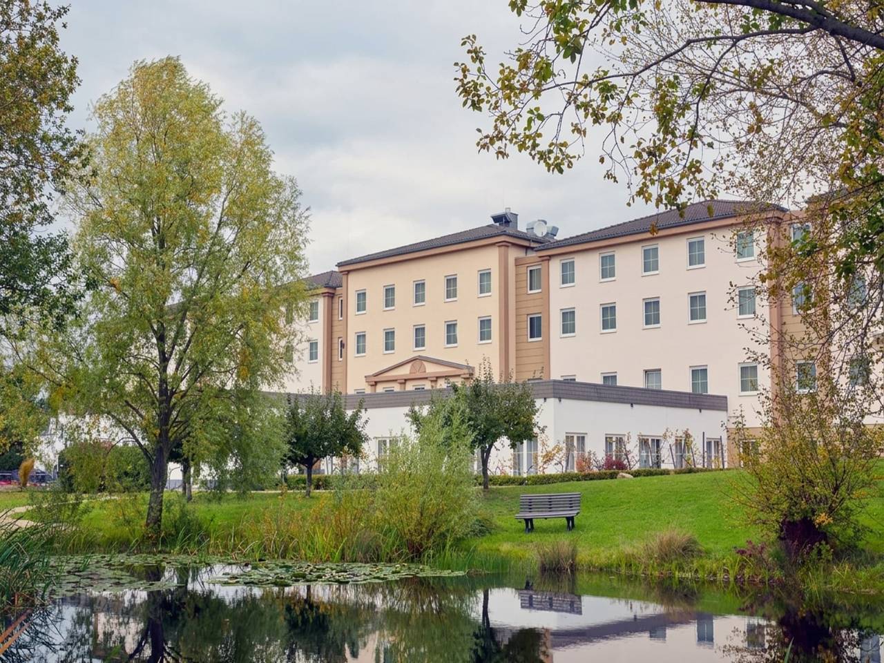 Ganze Wohnung, Sunday Hotel Frankfurt Airport - Komfort-Doppelzimmer in Hofheim, Main-Taunus-Kreis