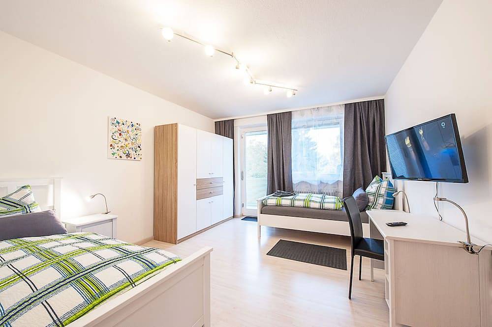 Ganze Wohnung, Modern, geräumig, familienfreundlich -Free wifi - 65qm alleine mit Sonnenbalkon in Erlangen, Franken