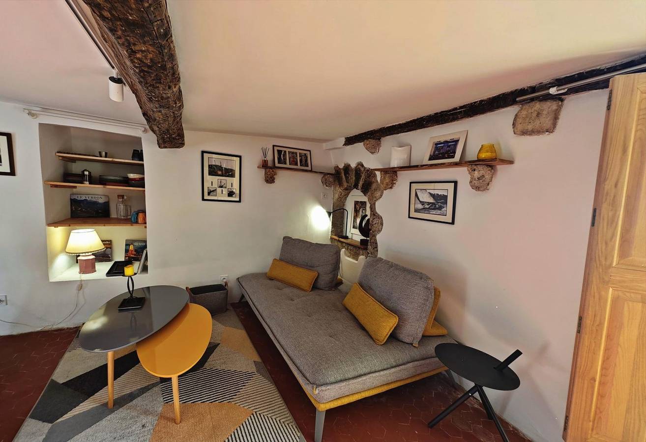 Gîte au bord de la rivière avec WiFi, linge de maison, à 200 m d'un restaurant in Villecroze, Région de Draguignan