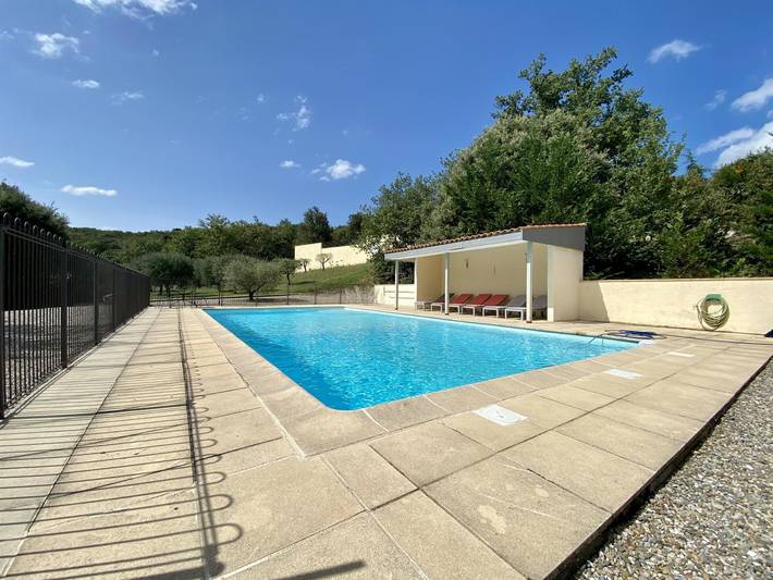 Gîte pour 6 personnes, avec piscine et terrasse, animaux acceptés à Pauligne