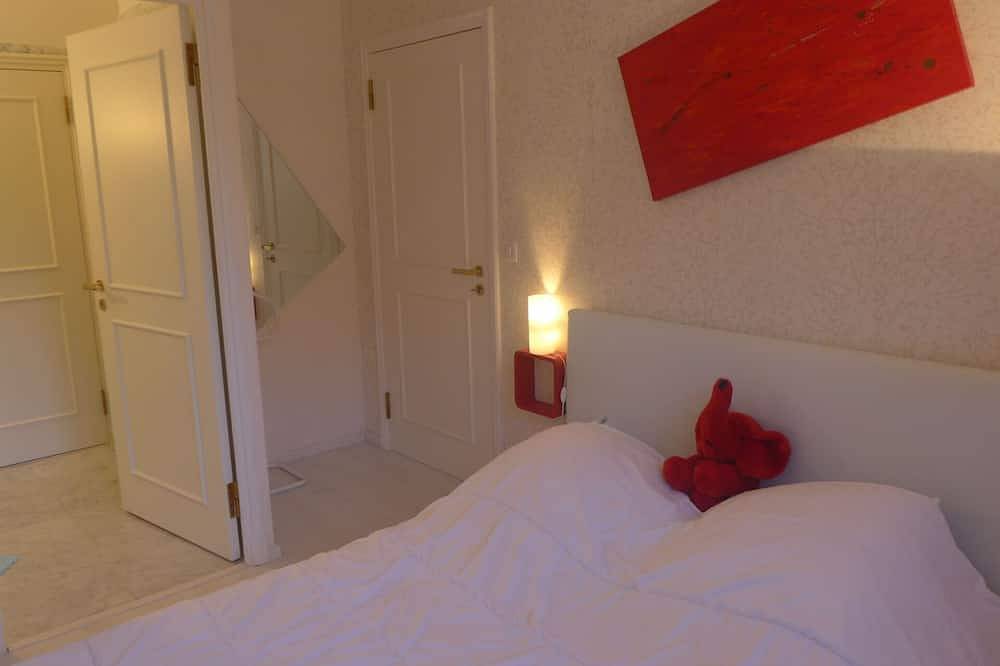 Appartement entier, Bel appartement pour 5 personnes avec climatisation, piscine, Wifi, Tv et terrasse in Èze, Côte méditerranéenne (France)