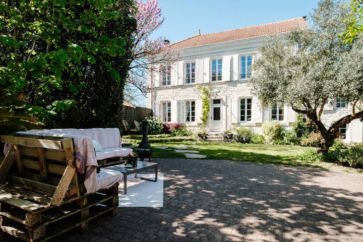 Gîte pour 6 personnes, avec sauna et terrasse ainsi que jardin et piscine - 1