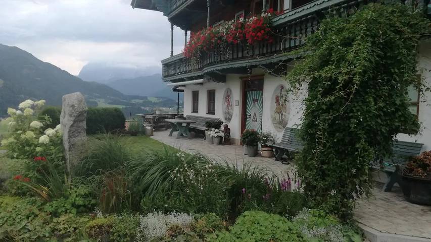 Chalet für 8 Personen, mit Garten und Terrasse in Kössen - 2