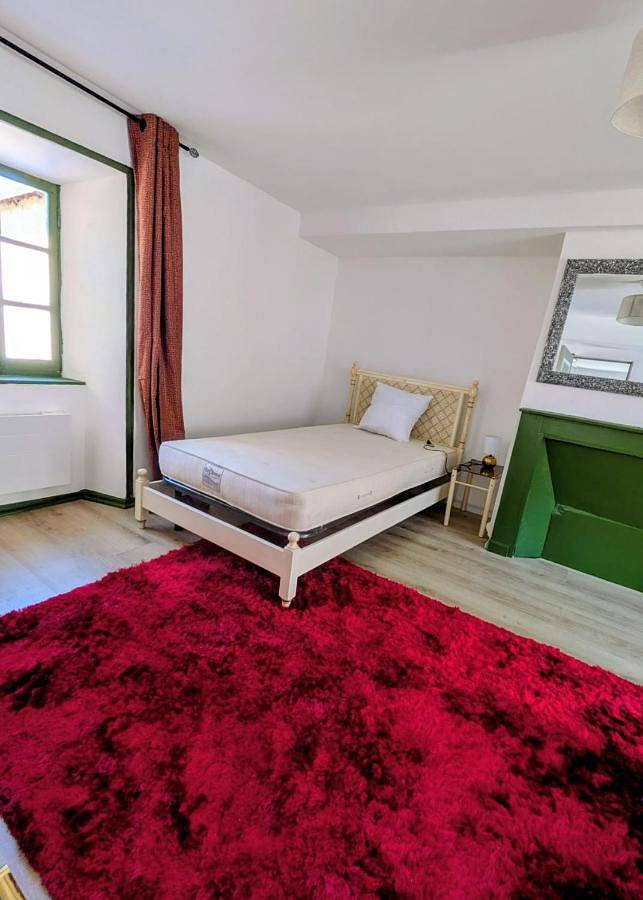 Location de vacances pour 8 personnes, avec Balcon ainsi que Terrasse et Vue à Génis