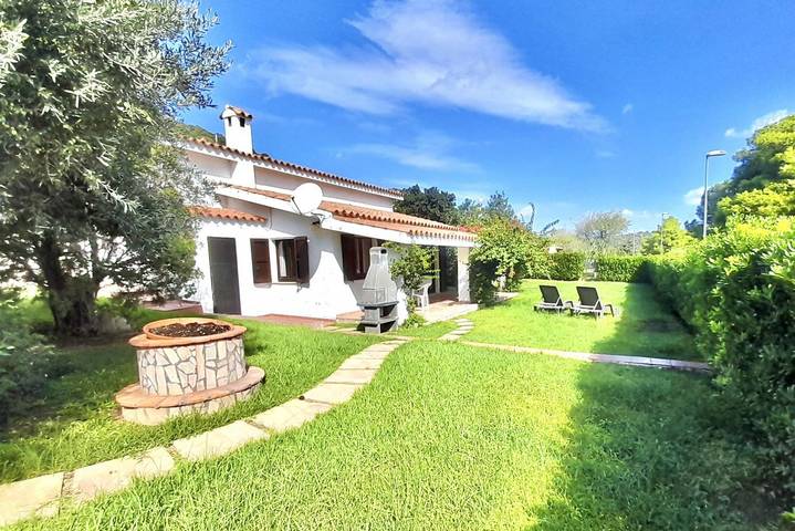 Villa pour 6 personnes, avec jardin à Costa Rei