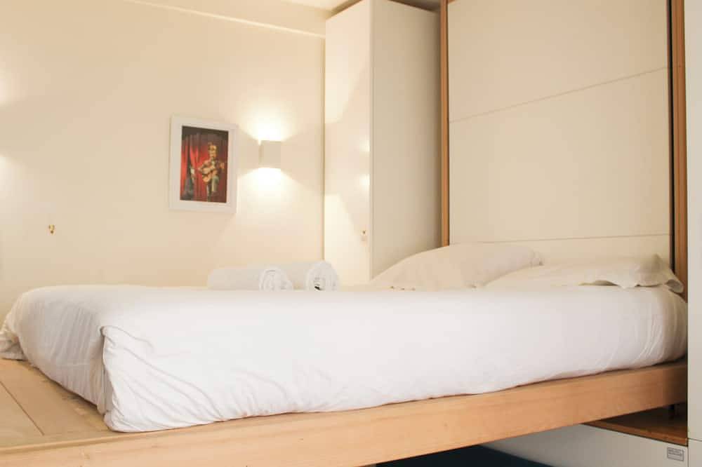 Entire apartment, Charming, bright studio in Clichy in Clichy, Hauts-de-Seine