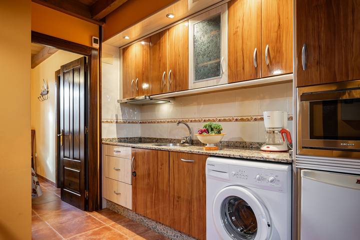 Country House 'Apartamento Naranja' with Shared Garden in Susacasa, Gozón