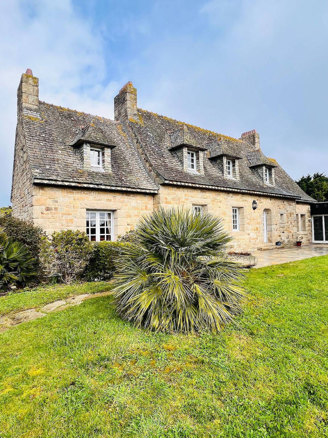 Granit- Herren-Haus  gleich am feinen Sand-Strand - Toller Palmenbestand im eingezäunten Garten. in Brignogan-Plages, Brest und Umgebung