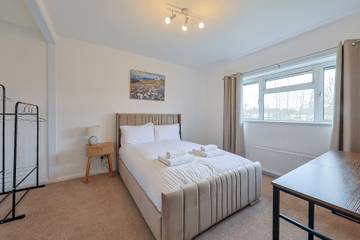 Holiday Rental for 5 People in Slough, Berkshire, Photo 1