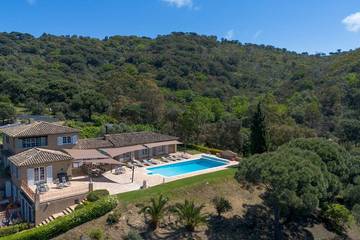 Villa pour 18 personnes, avec balcon et jardin dans Gigaro