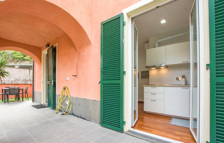 Strandhaus mit Garage, Terrasse und Klimaanlage – 2 km bis zum Strand in Albisola Superiore, Riviera di Ponente