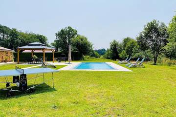 Gîte pour 12 personnes, avec jardin à Capdrot