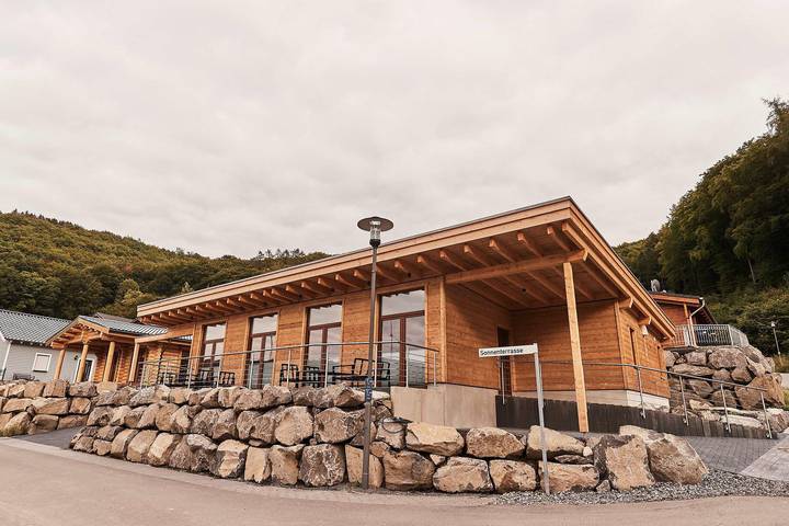 Ferienhaus für 3 Personen, mit Whirlpool und Terrasse sowie Sauna und Ausblick in Rieden (Eifel)