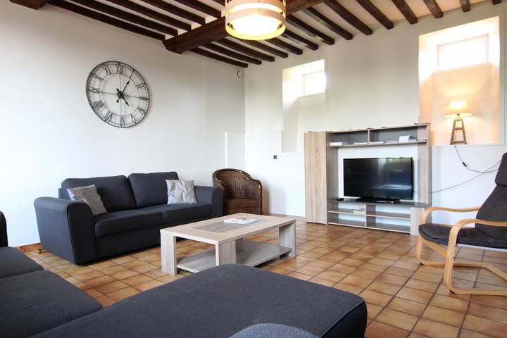 Gîte pour 10 personnes, avec terrasse et jardin à Montaigu-les-Bois