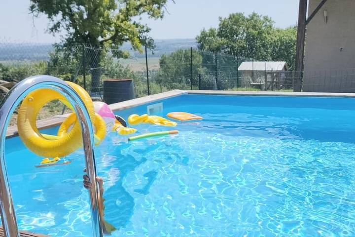 Location de vacances pour 6 personnes, avec vue et bassin pour enfant ainsi que jardin et piscine à Saint-Jean-de-Thurac