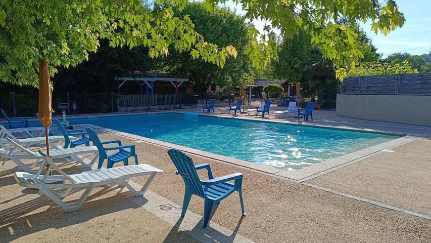 Camping pour 4 personnes, avec Piscine