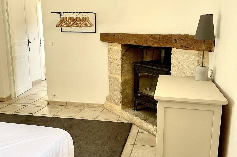 Gîte de 6 Personnes Avec Piscine au Coeur des Vignes in Roquemaure, Nimes region