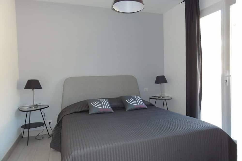 Villa de caractère avec piscine chauffée 2 à 14 personnes in Figari, Arrondissement de Sartène