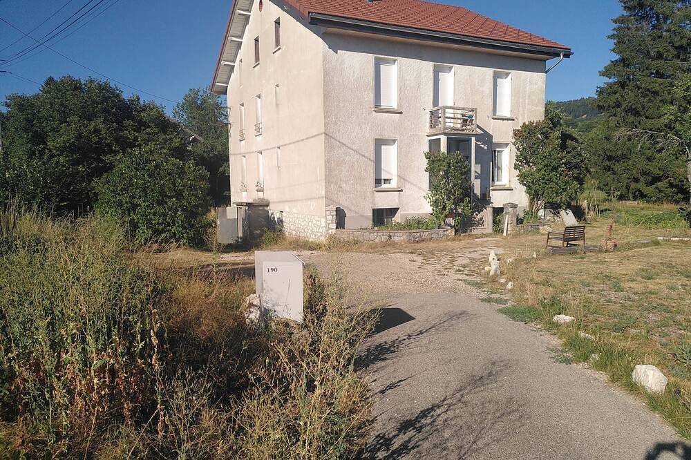 Apartamento entero, The botanist's pied-à-terre in Plateau d'Hauteville, Belley