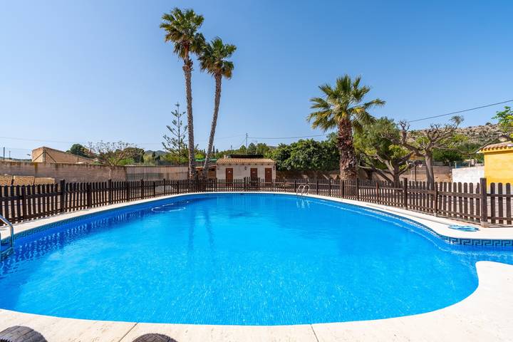 Casa rural para 12 personas, con Jardín y Piscina para niños en Monforte del Cid
