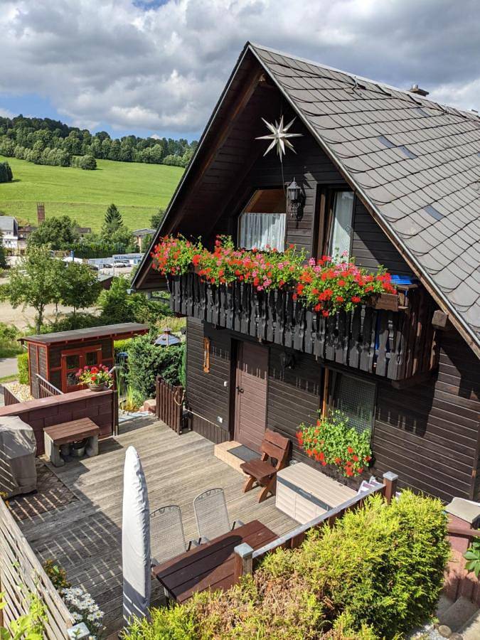 Ferienhaus für 5 Personen, mit Balkon und Terrasse sowie Garten und Ausblick in Sehmatal