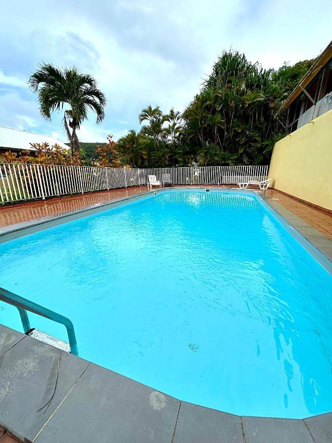 Gîte pour 4 personnes, avec terrasse ainsi que vue et piscine dans Marina du Marin - 2