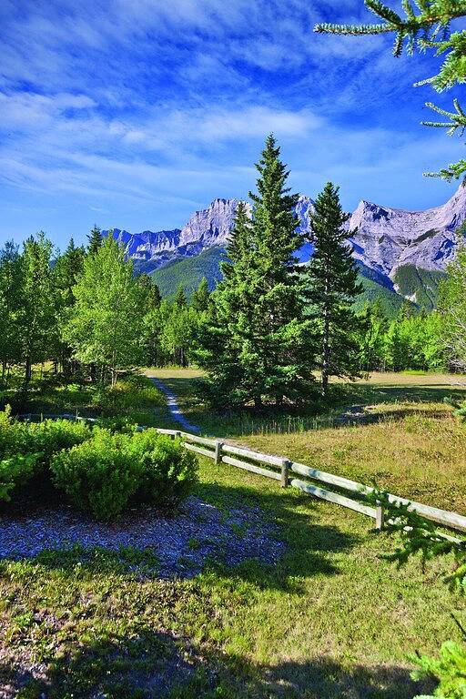 Hotel for 2 people, with pool and hot tub in Alberta
