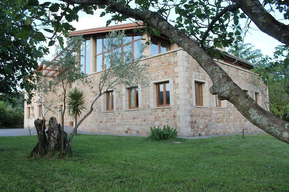 Rural House for Large Groups in Sierra de Gata, Cáceres, Extremadura in Cadalso, Sierra de Gata