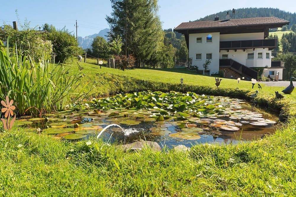Doppelzimmer mit Balkon, Dusche/Bad/Wc - B&B Landhaus Vierthaler in Filzmoos, Tennengau