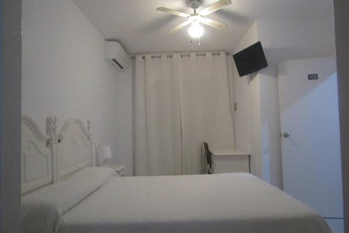 Casa de huéspuedes para 3 personas, con Terraza en Almuñecar